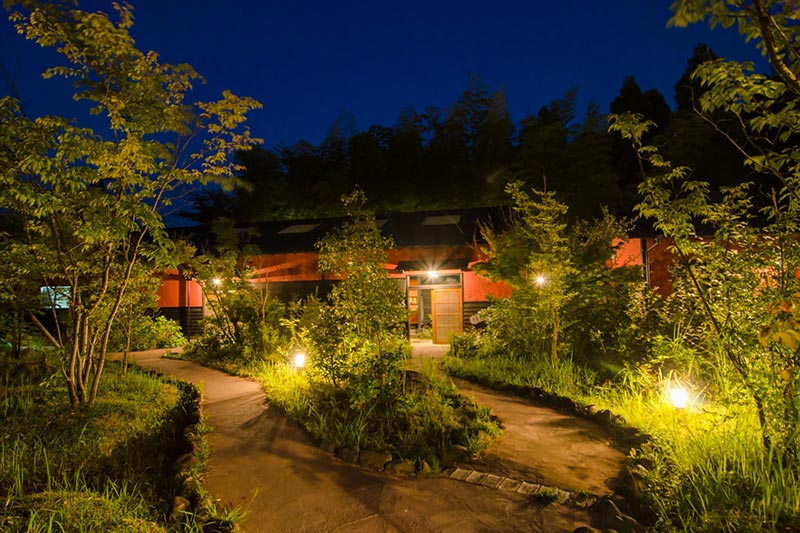 鳥遊ぶ森の宿 ふたり静